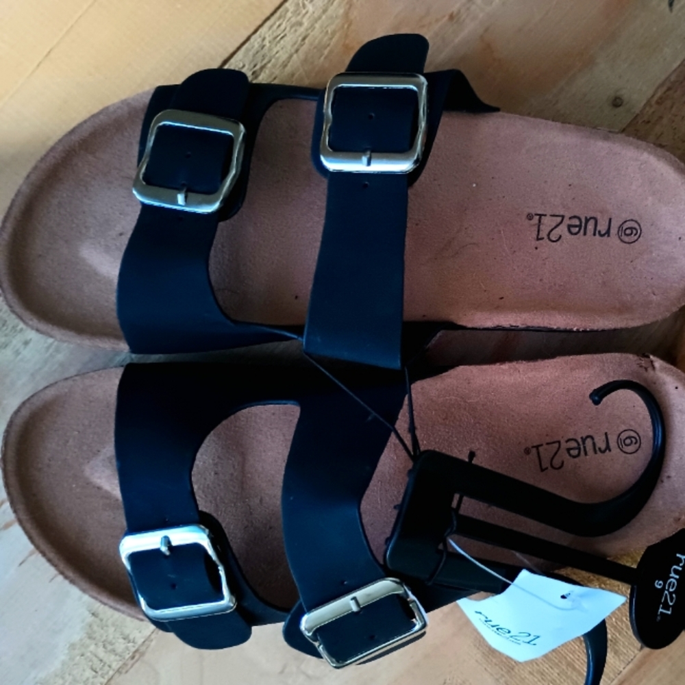 Cutesy Summer Sandals ✨ Black size 6